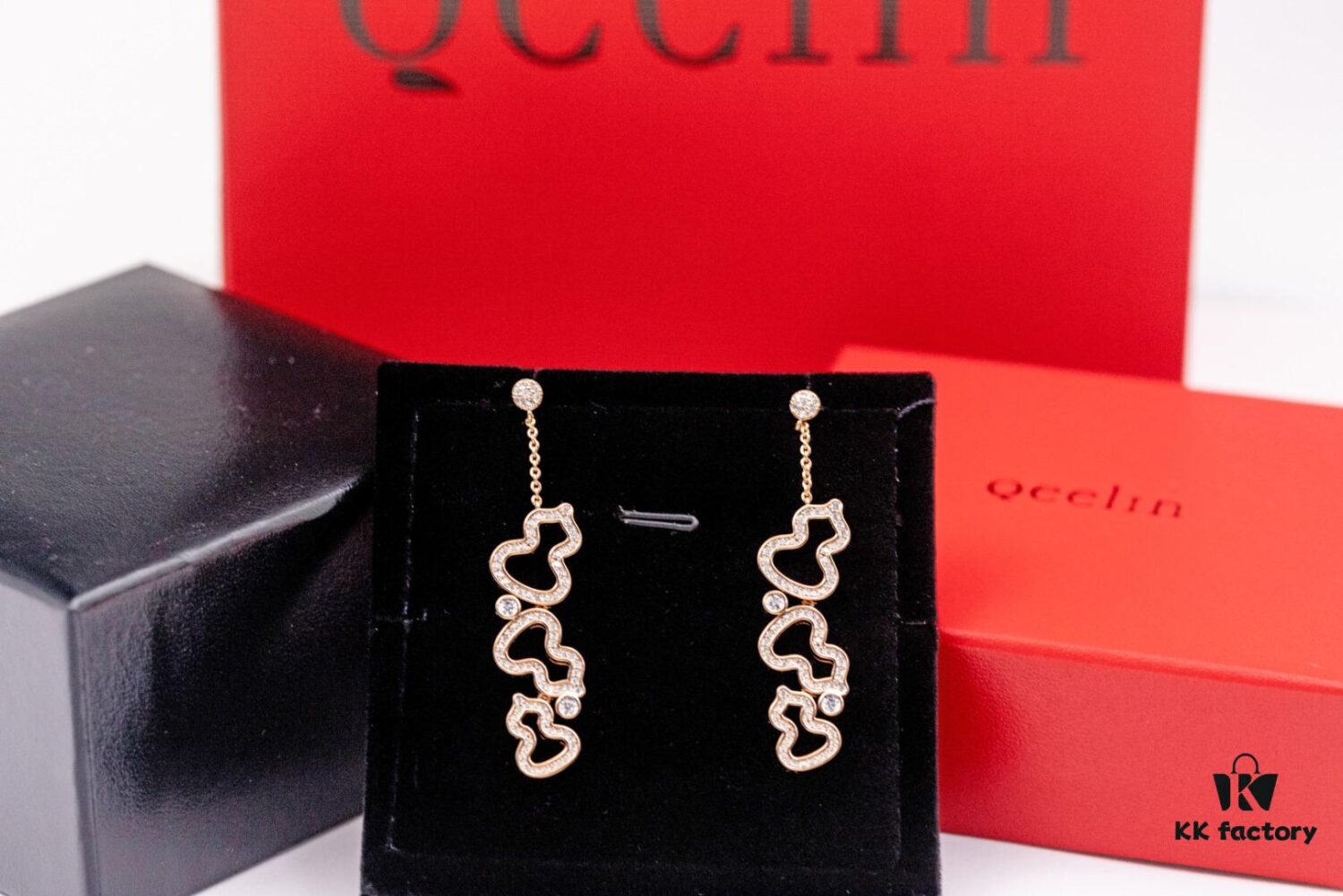 Qeelin Kylin Hollow Three Gourd Stud Earrings