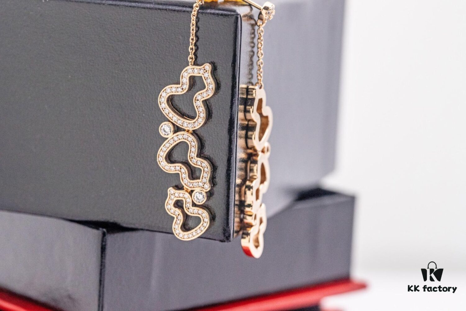 Qeelin Kylin Hollow Three Gourd Stud Earrings