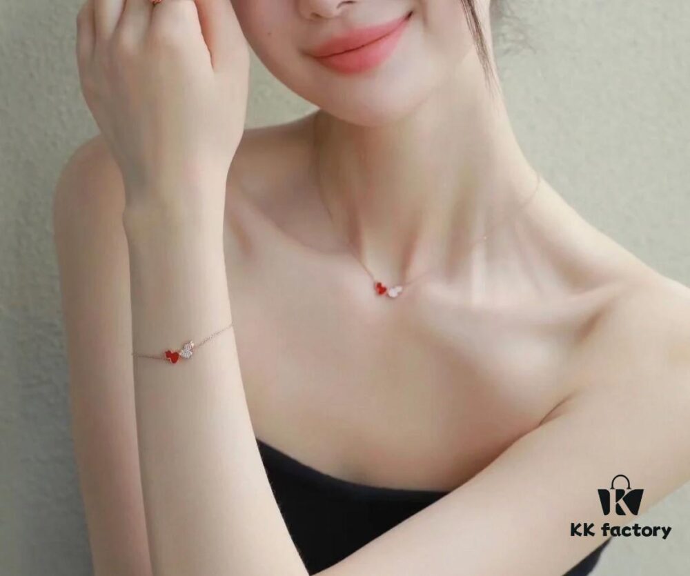 Red & Diamond Wulu Kylin Double Gourd Bracelet 🌹 Adorable Design 😍 Elegant Silhouette with Simple Lines 🥰 Highly Elegant 😊 Qeelin x Rebecca Exclusive Limited Edition
