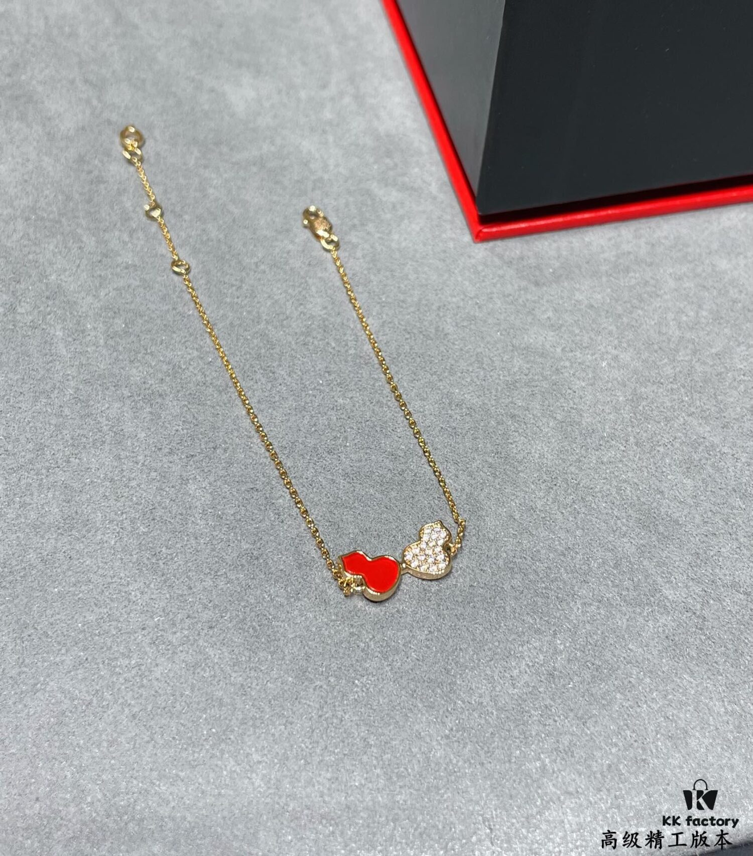 Red & Diamond Wulu Kylin Double Gourd Bracelet 🌹 Adorable Design 😍 Elegant Silhouette with Simple Lines 🥰 Highly Elegant 😊 Qeelin x Rebecca Exclusive Limited Edition
