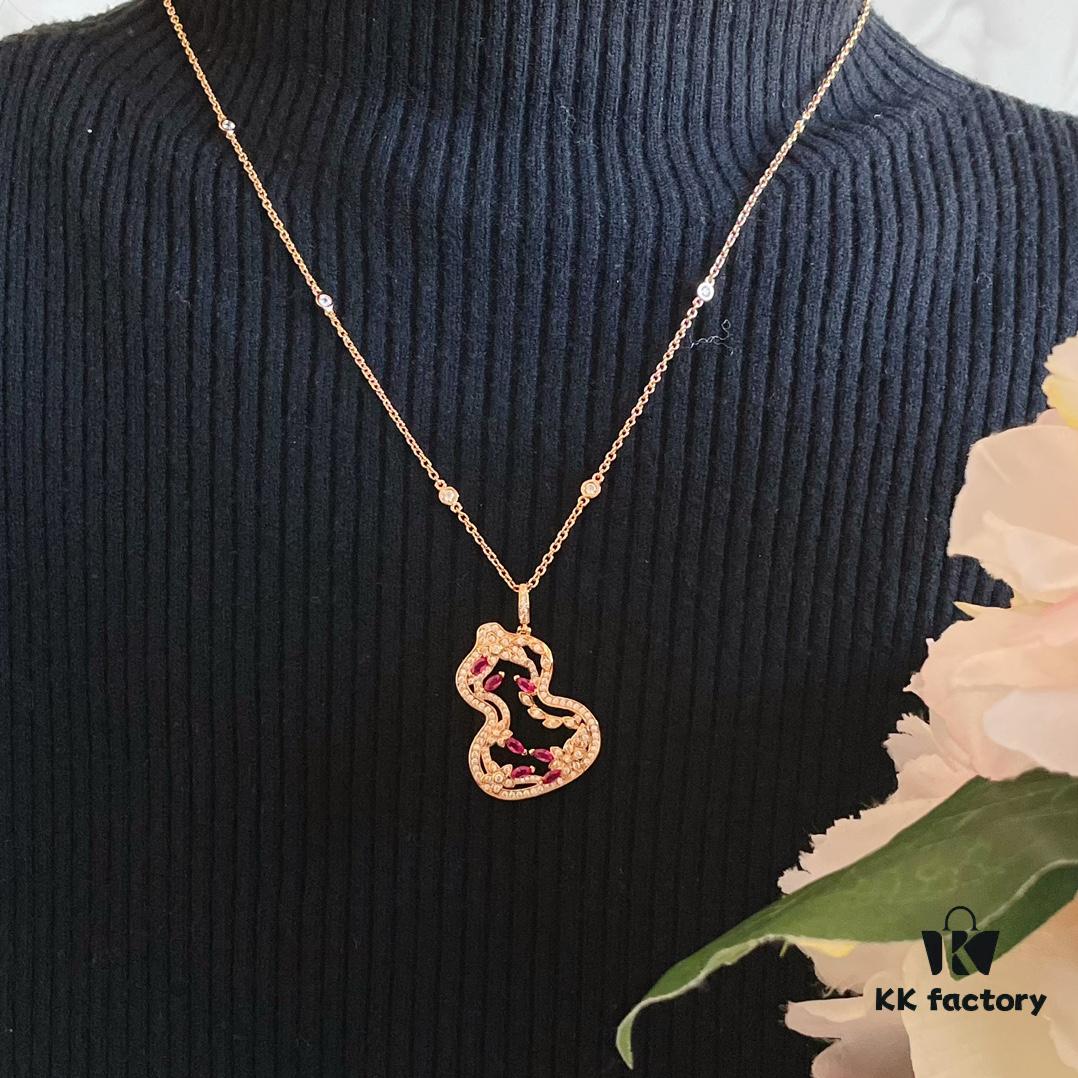 Qeelin Wulu Lace Red Gourd Necklace with Hibiscus Vine Design, Elegantly Adorned with Sparkling Details