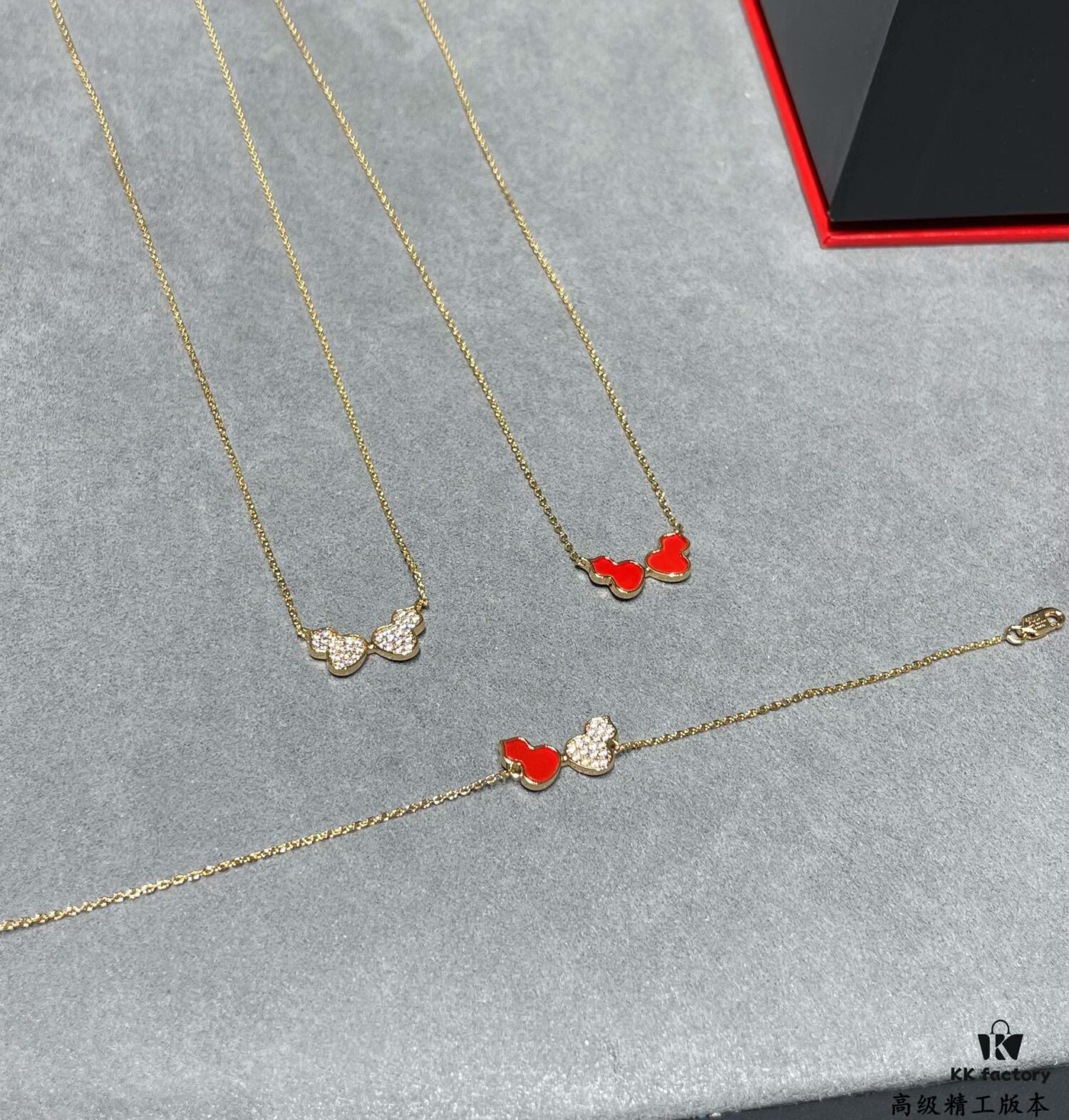 Red & Diamond Wulu Kylin Double Gourd Bracelet 🌹 Adorable Design 😍 Elegant Silhouette with Simple Lines 🥰 Highly Elegant 😊 Qeelin x Rebecca Exclusive Limited Edition