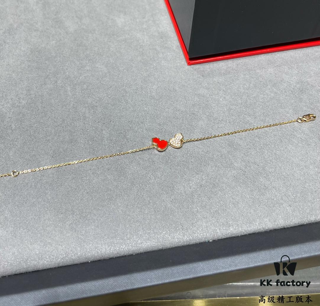 Red & Diamond Wulu Kylin Double Gourd Bracelet 🌹 Adorable Design 😍 Elegant Silhouette with Simple Lines 🥰 Highly Elegant 😊 Qeelin x Rebecca Exclusive Limited Edition