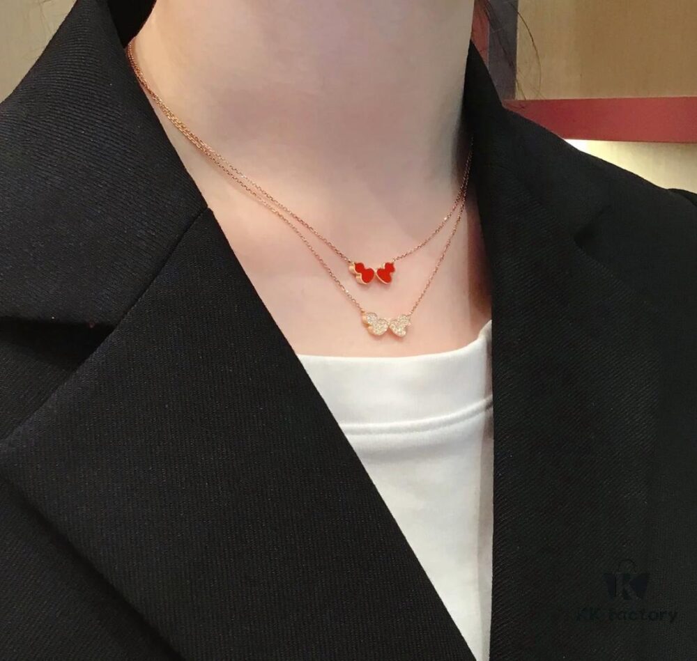 wulu Double Gourd Necklace 🌹 Adorable Design 😍 Elegant Silhouette with Minimalist Lines 🥰 Exclusively Launched by Qeelin x Rebecca, Limited Edition