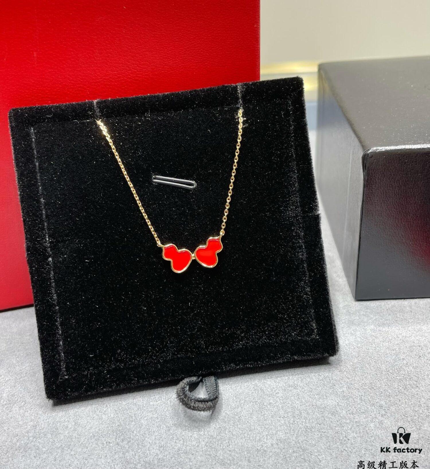 wulu Double Gourd Necklace 🌹 Adorable Design 😍 Elegant Silhouette with Minimalist Lines 🥰 Exclusively Launched by Qeelin x Rebecca, Limited Edition
