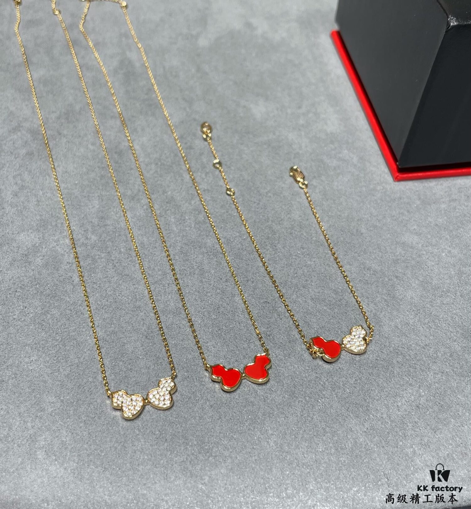 Red & Diamond Wulu Kylin Double Gourd Bracelet 🌹 Adorable Design 😍 Elegant Silhouette with Simple Lines 🥰 Highly Elegant 😊 Qeelin x Rebecca Exclusive Limited Edition