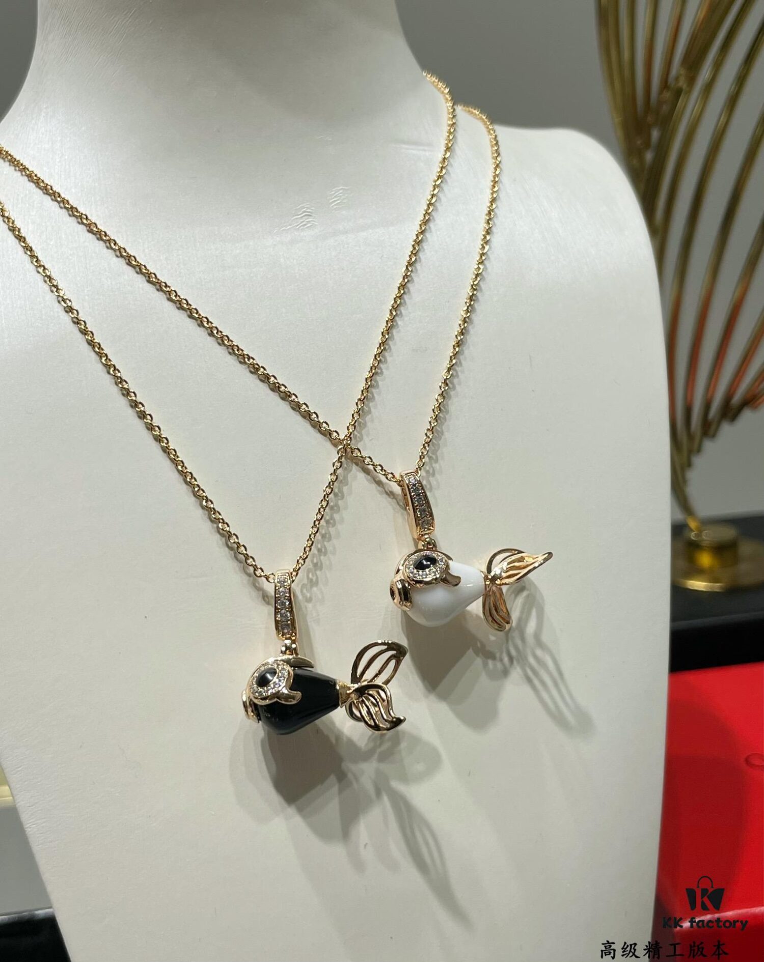 Kirin Goldfish Necklace 🎉🎉 New In-store Arrival, Agate Body with Encapsulation Design and Expert Diamond Paving, Vivid and Lifelike