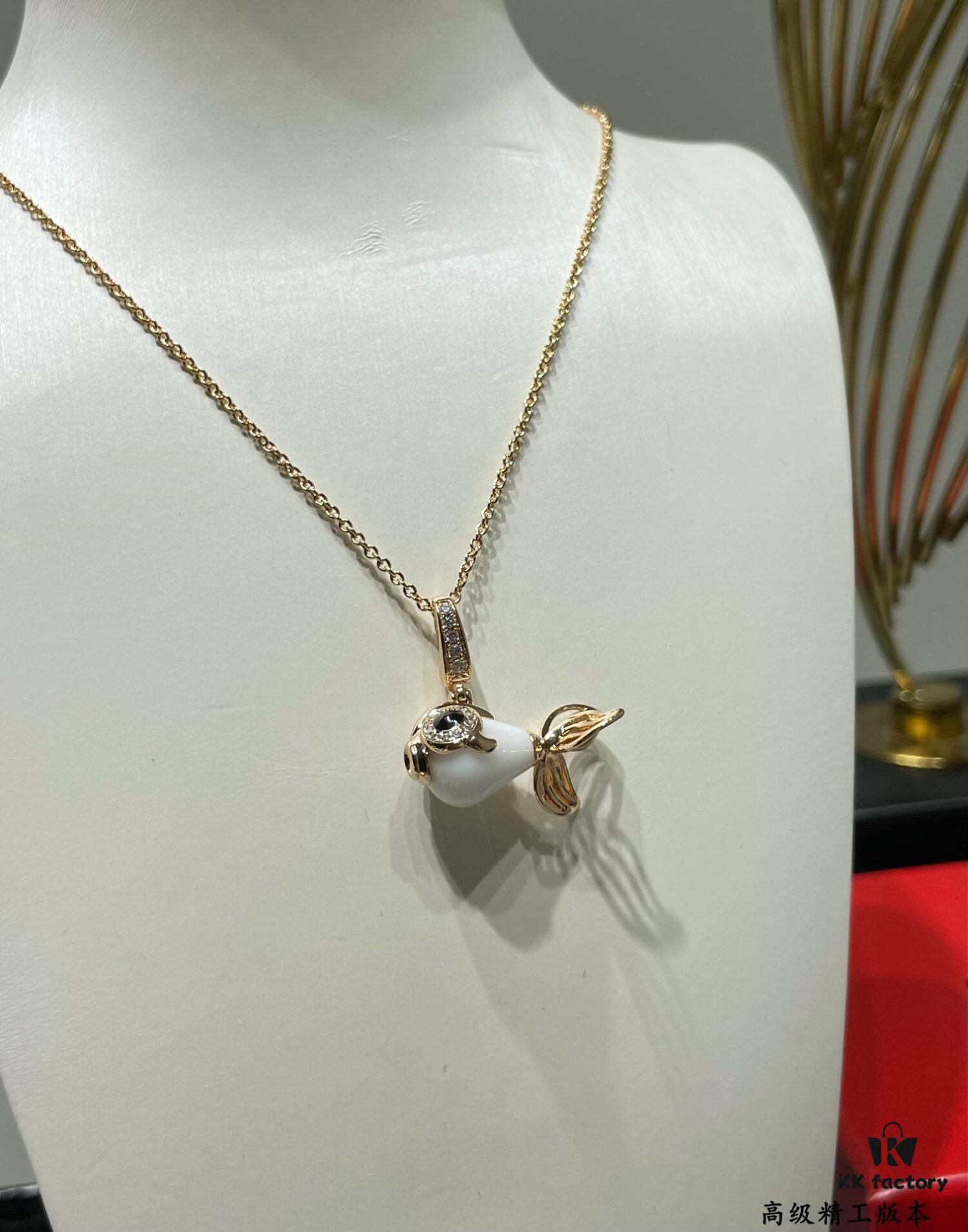 Kirin Goldfish Necklace 🎉🎉 New In-store Arrival, Agate Body with Encapsulation Design and Expert Diamond Paving, Vivid and Lifelike