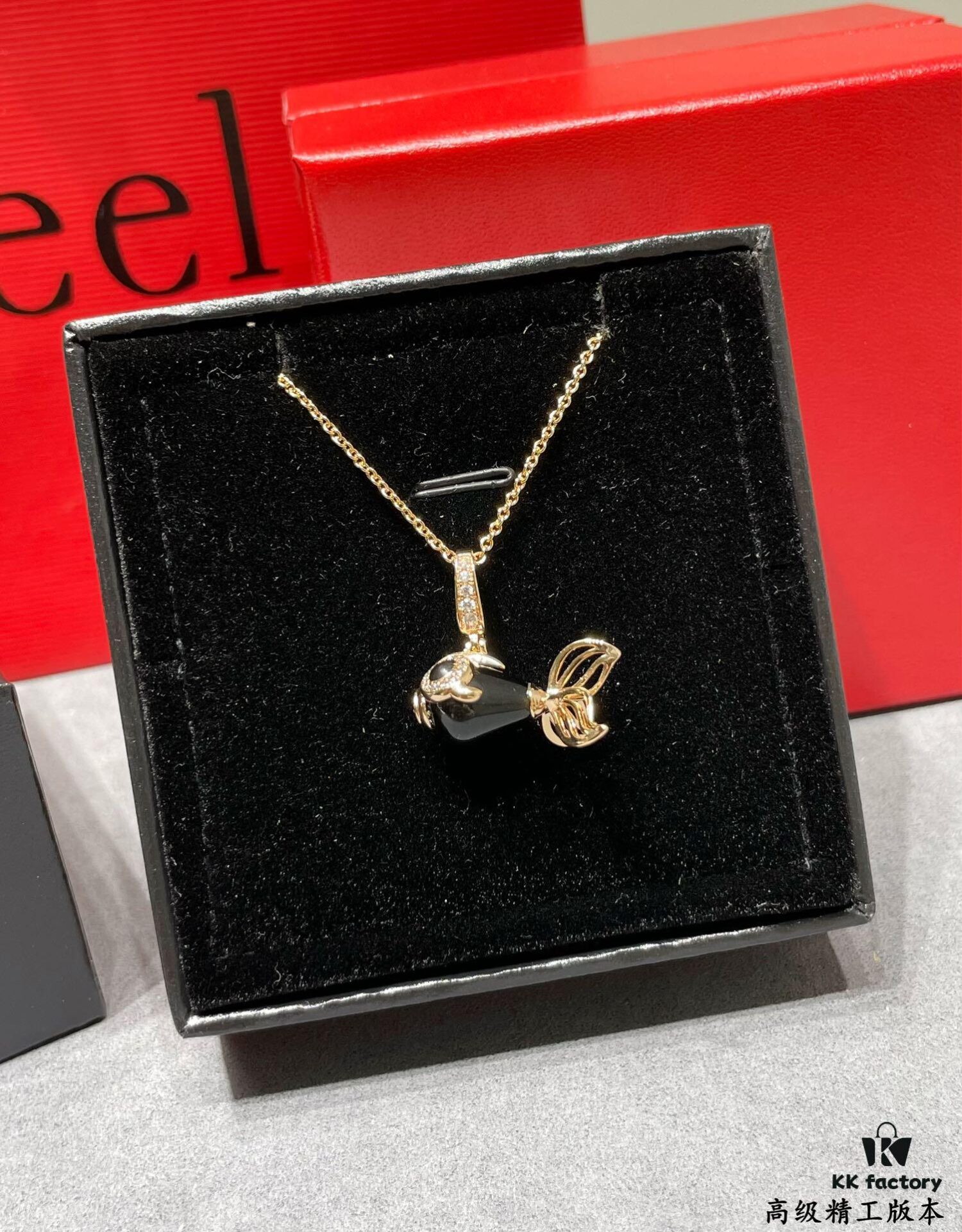 Kirin Goldfish Necklace 🎉🎉 New In-store Arrival, Agate Body with Encapsulation Design and Expert Diamond Paving, Vivid and Lifelike