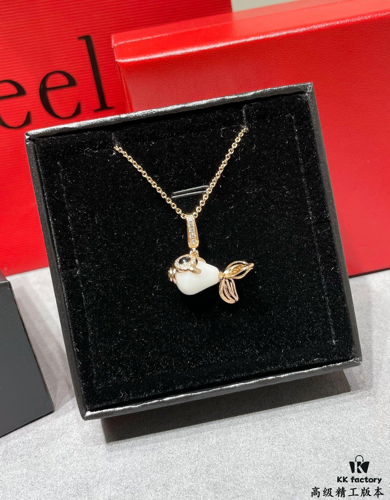 Kirin Goldfish Necklace 🎉🎉 New In-store Arrival, Agate Body with Encapsulation Design and Expert Diamond Paving, Vivid and Lifelike