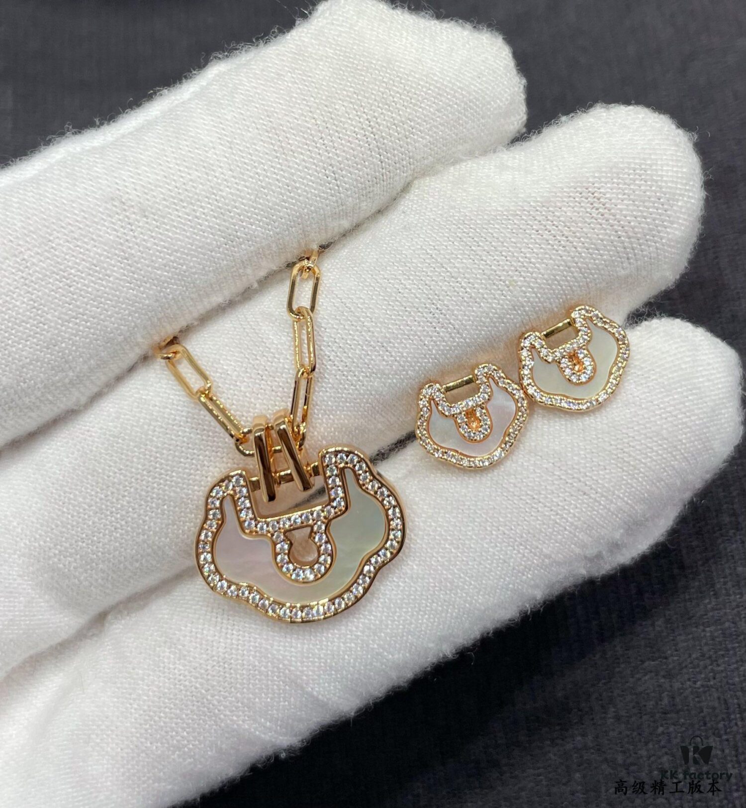 Kirin Advanced White Abalone Ruyi Lock Stud Earrings ✨ A Perfect Blend of Fashion and Tradition