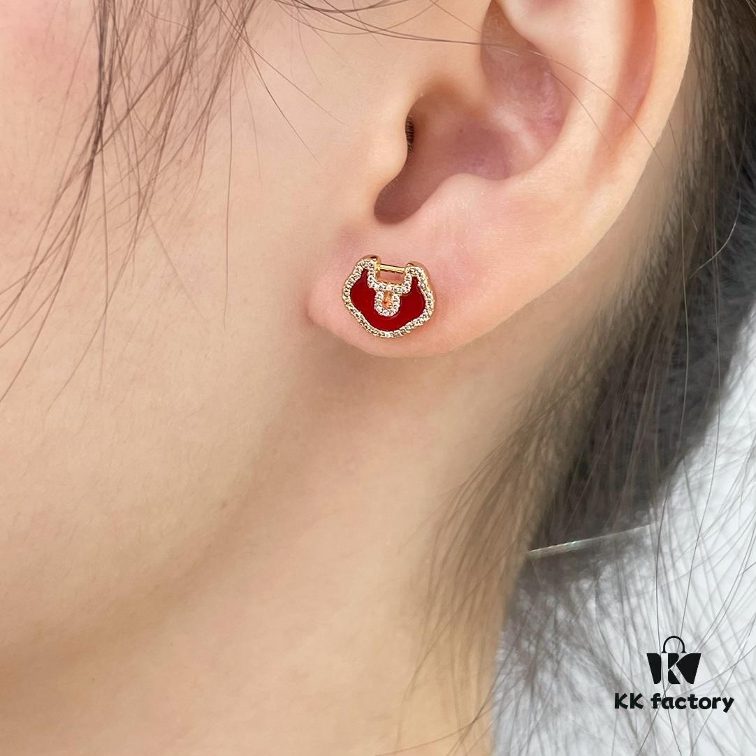V Gold Plated Mi Gold 15514230 Kirin Premium Red Agate Ruyi Lock Stud Earrings ✨ A Perfect Blend of Fashion and Tradition