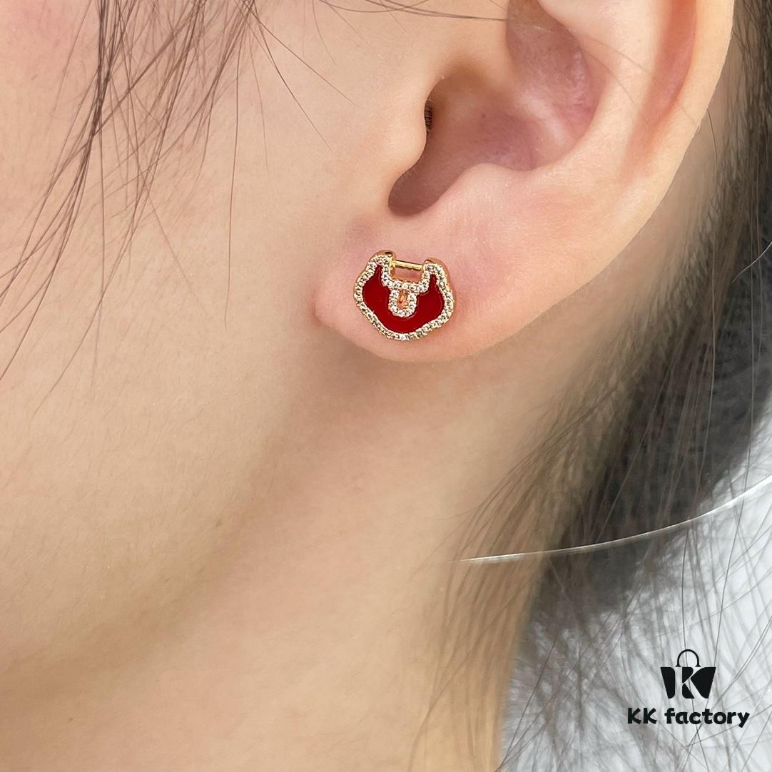 V Gold Plated Mi Gold 15514230 Kirin Premium Red Agate Ruyi Lock Stud Earrings ✨ A Perfect Blend of Fashion and Tradition