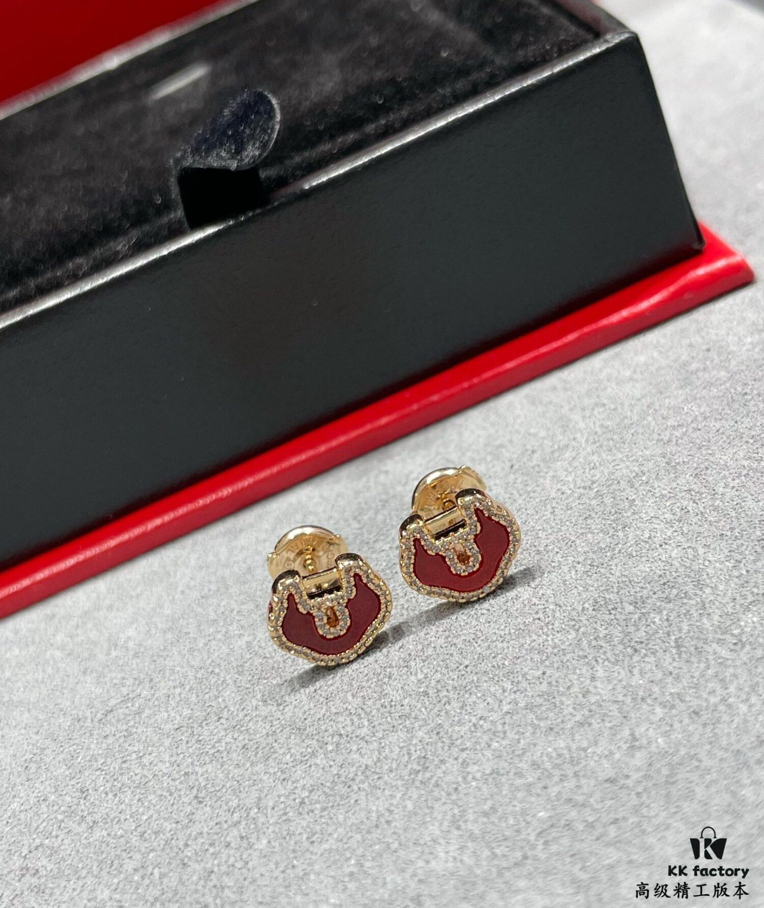 V Gold Plated Mi Gold 15514230 Kirin Premium Red Agate Ruyi Lock Stud Earrings ✨ A Perfect Blend of Fashion and Tradition