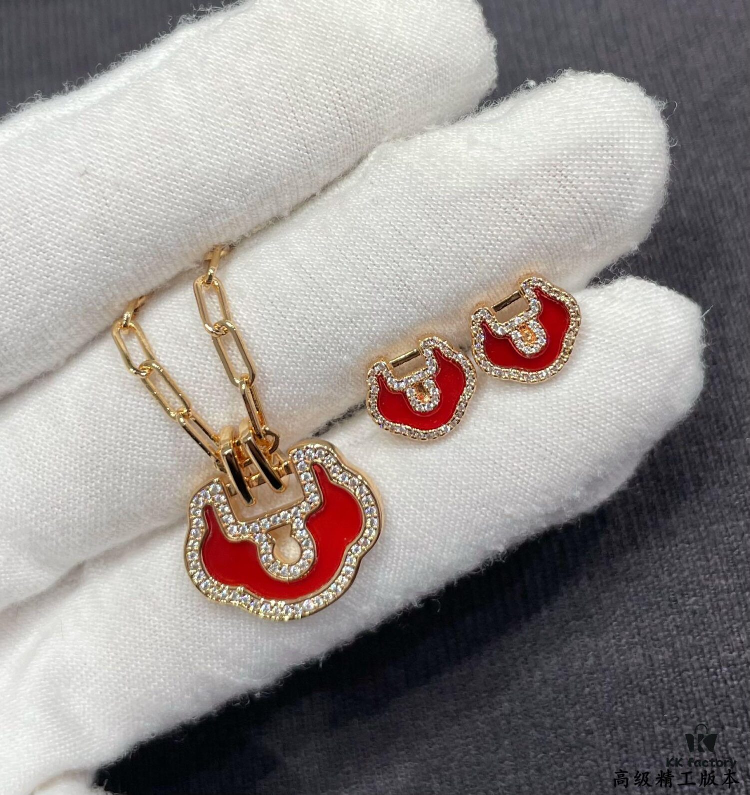 V Gold Plated Mi Gold 15514230 Kirin Premium Red Agate Ruyi Lock Stud Earrings ✨ A Perfect Blend of Fashion and Tradition