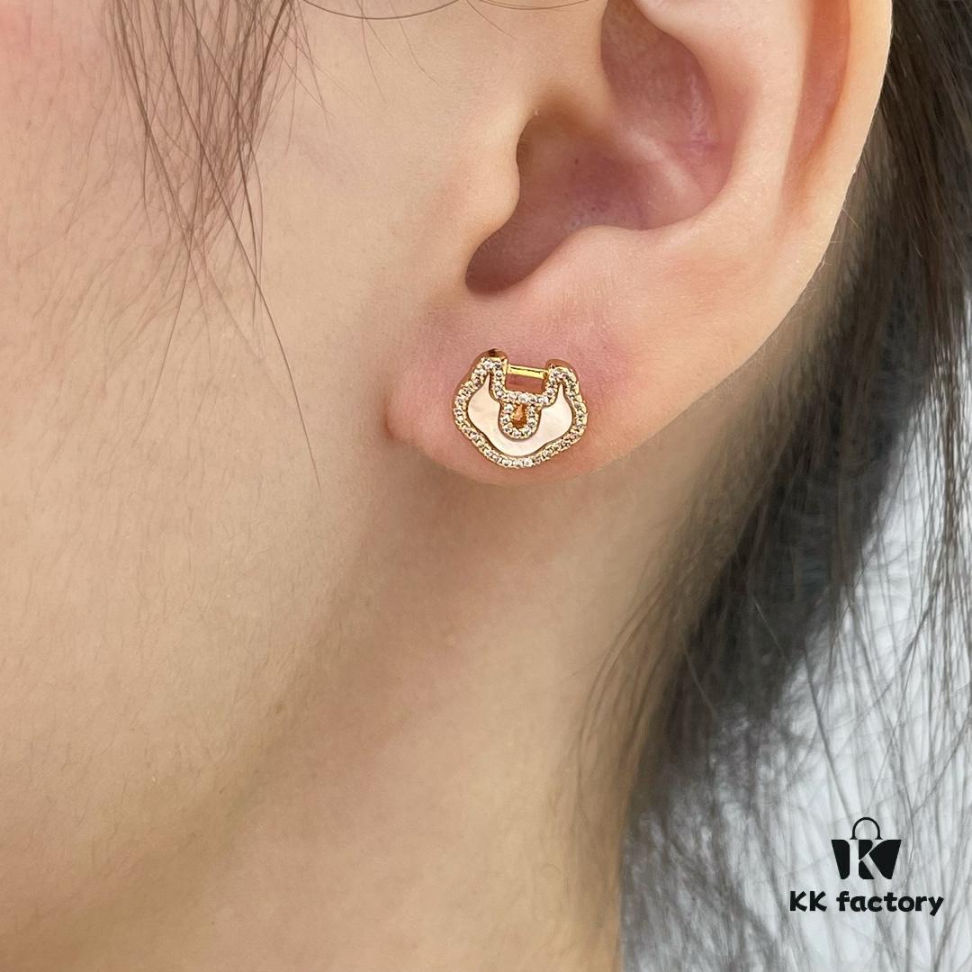 Kirin Advanced White Abalone Ruyi Lock Stud Earrings ✨ A Perfect Blend of Fashion and Tradition