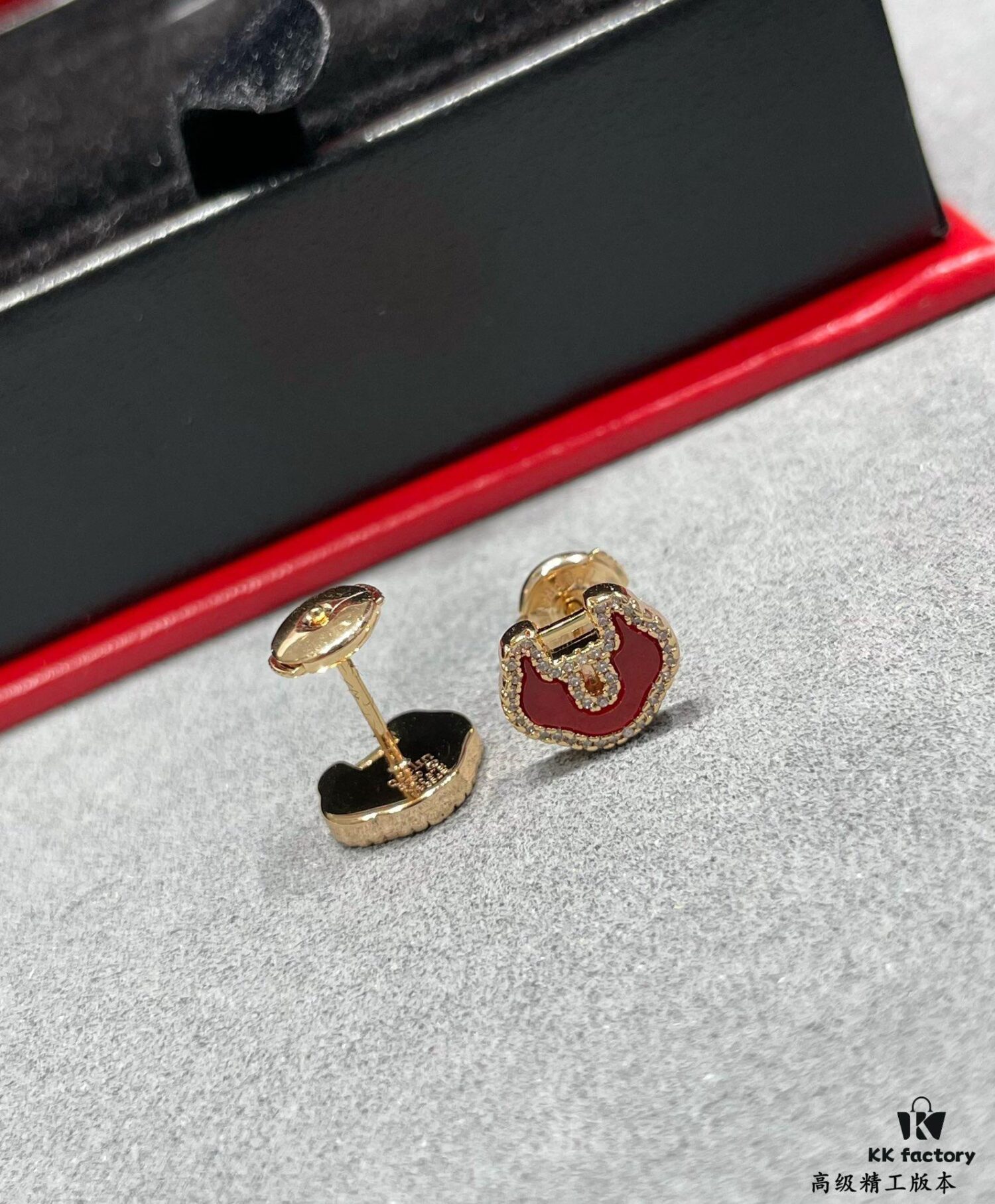 V Gold Plated Mi Gold 15514230 Kirin Premium Red Agate Ruyi Lock Stud Earrings ✨ A Perfect Blend of Fashion and Tradition
