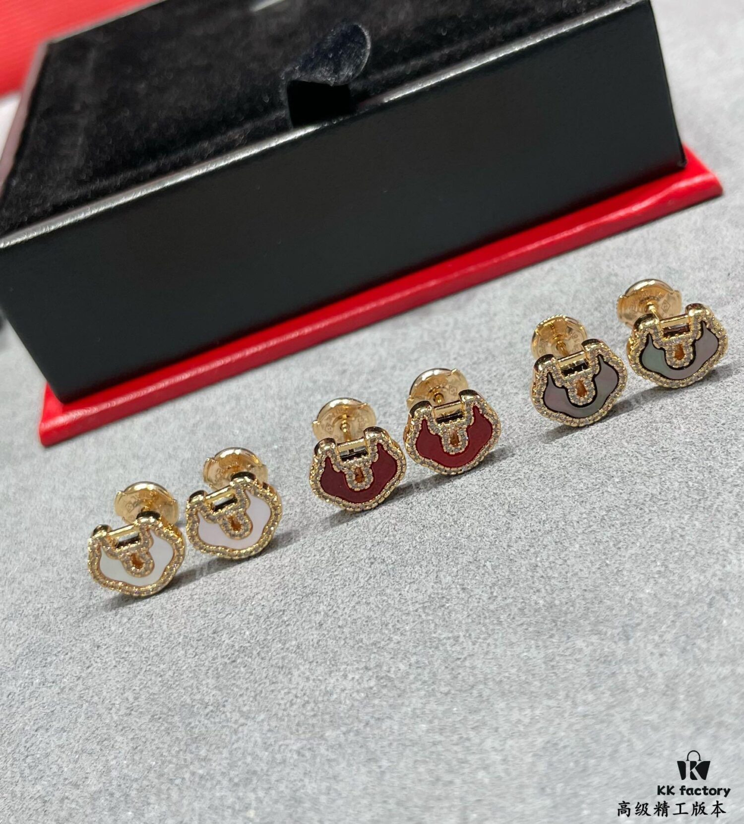 V Gold Plated Mi Gold 15514230 Kirin Premium Red Agate Ruyi Lock Stud Earrings ✨ A Perfect Blend of Fashion and Tradition