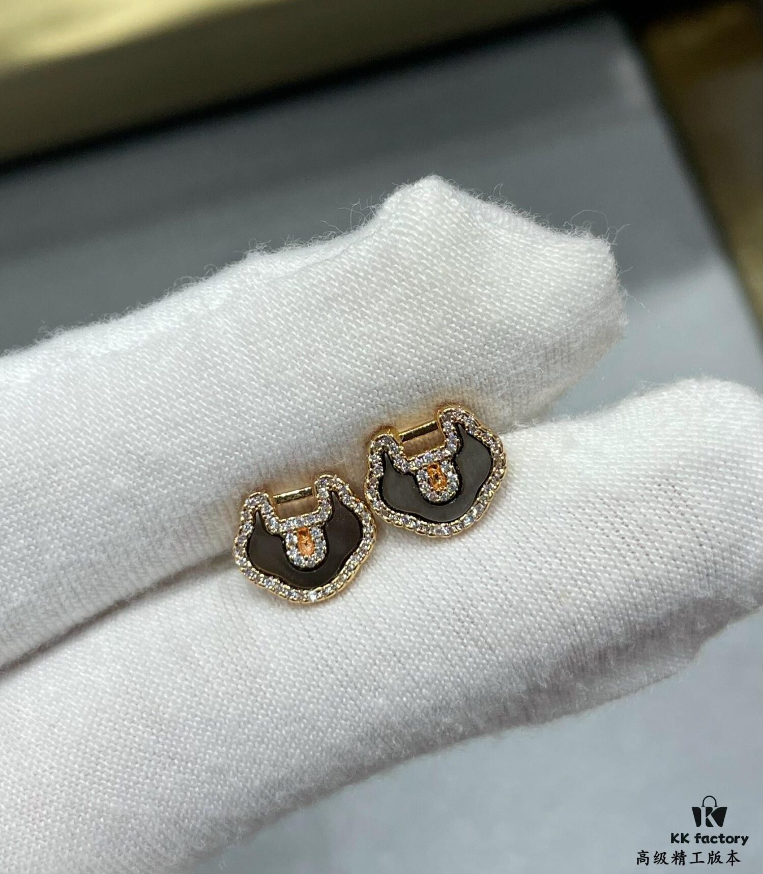 Kirin Natural Gray Shell Ruyi Lock Stud Earrings ✨ A Unique Blend of Fashion and Tradition, Hand-Micro-Paved with High-Carbon Brilliant-Cut Diamonds, Thick Gold Plating