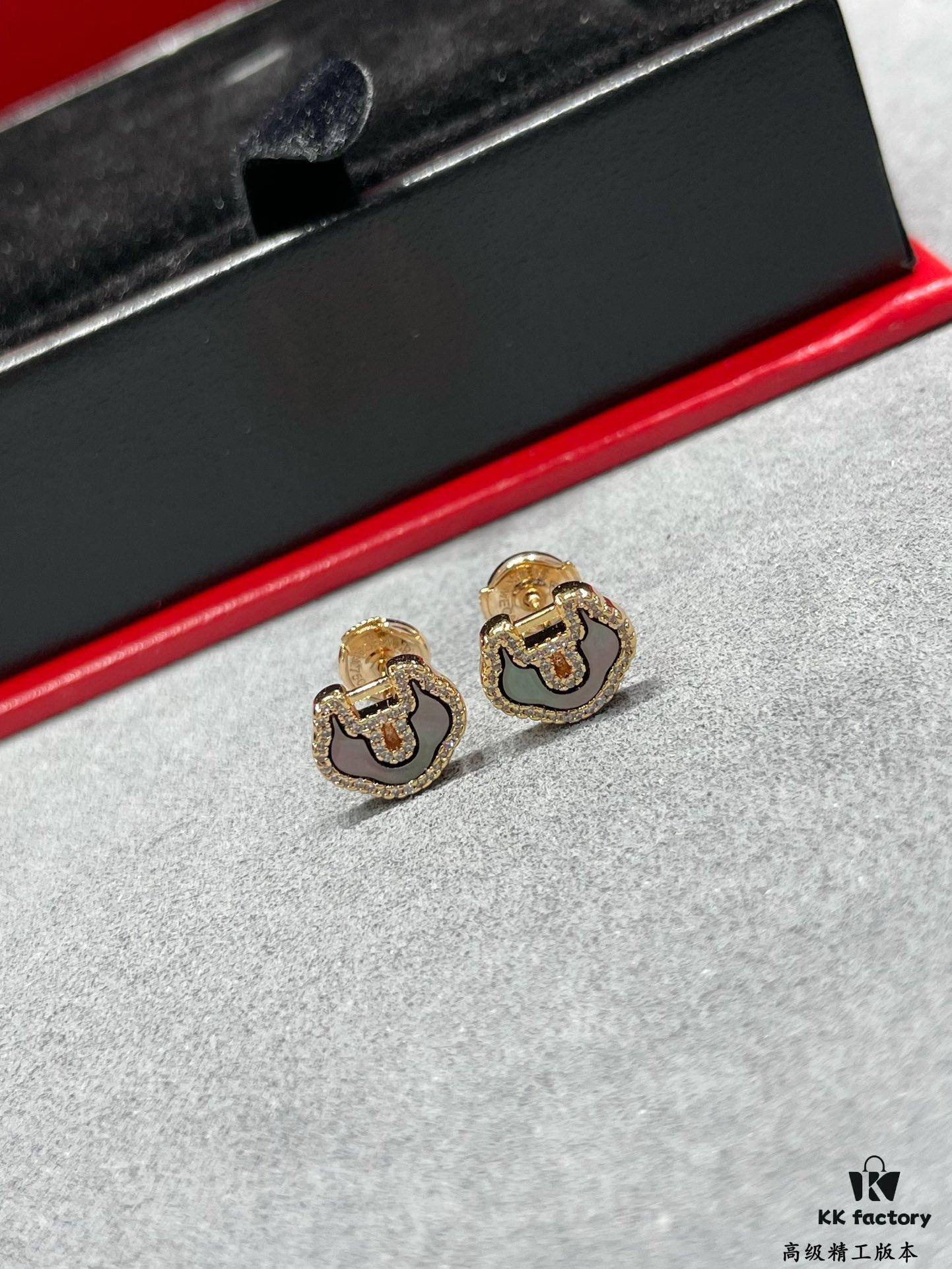 Kirin Natural Gray Shell Ruyi Lock Stud Earrings ✨ A Unique Blend of Fashion and Tradition, Hand-Micro-Paved with High-Carbon Brilliant-Cut Diamonds, Thick Gold Plating