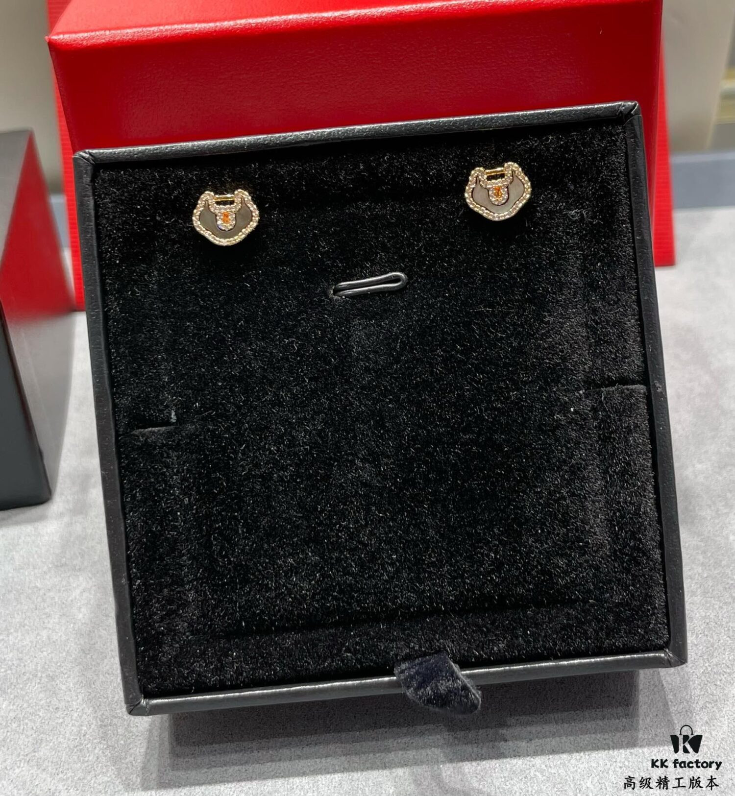 Kirin Natural Gray Shell Ruyi Lock Stud Earrings ✨ A Unique Blend of Fashion and Tradition, Hand-Micro-Paved with High-Carbon Brilliant-Cut Diamonds, Thick Gold Plating