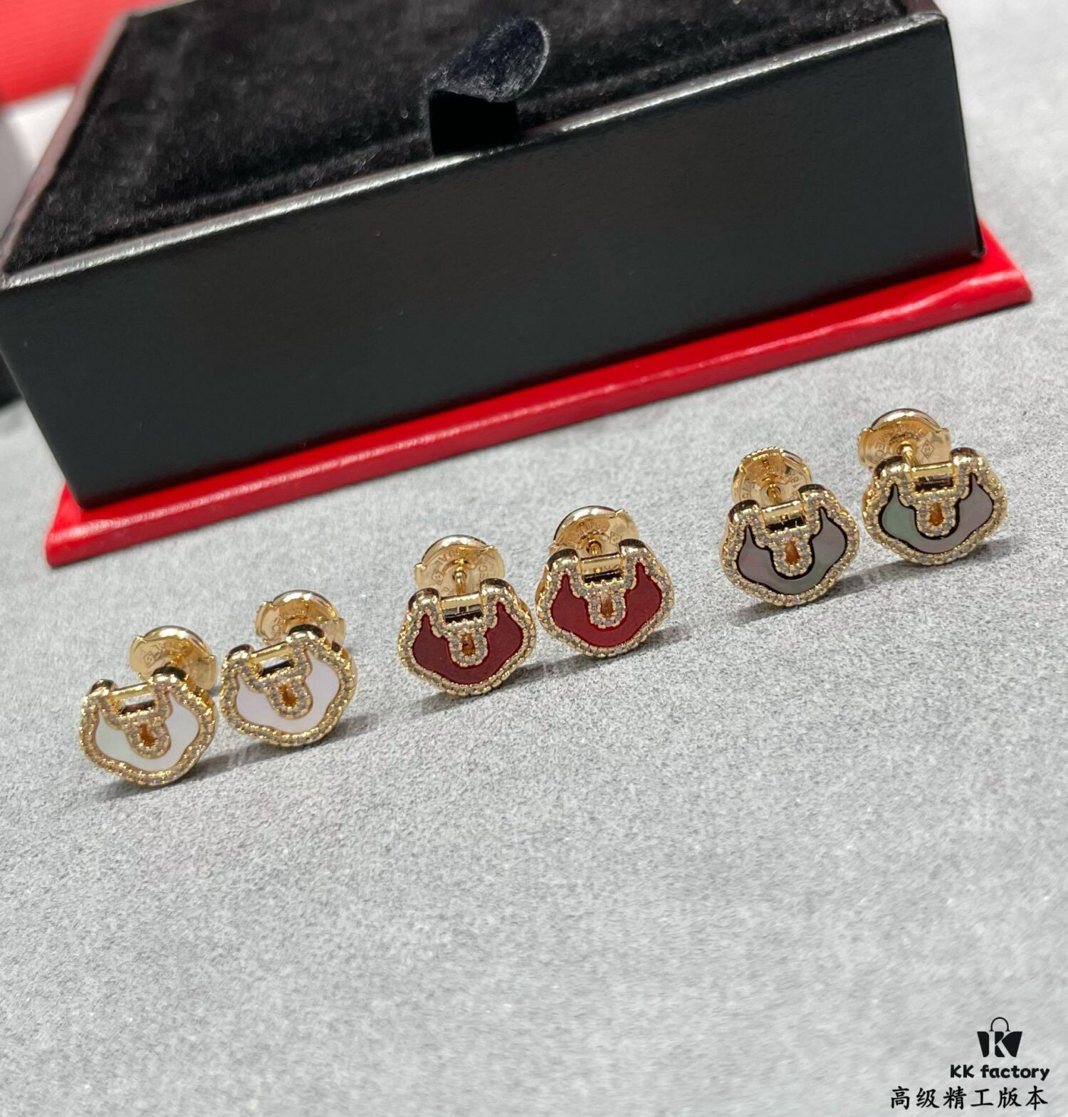 Kirin Advanced White Abalone Ruyi Lock Stud Earrings ✨ A Perfect Blend of Fashion and Tradition