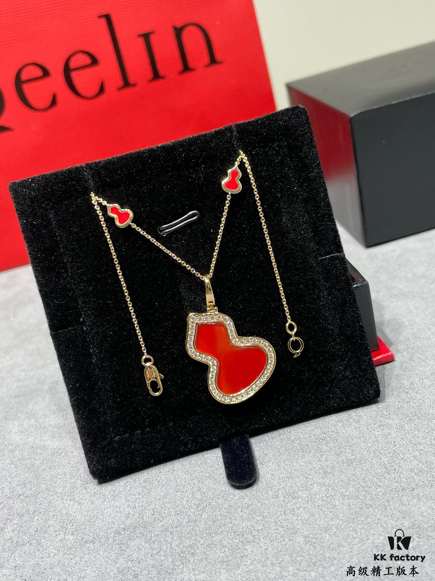 Detachable Pendant) Qeelin Qilin Mini 8 Gourd Necklace 🌹 Adorable Design 😍 Elegant Silhouette with Minimalist Lines 🥰 Sophisticated and Charming 😊 Qeelin x Libekka Exclusive Limited Edition – How to Style It for a Winter Vibe