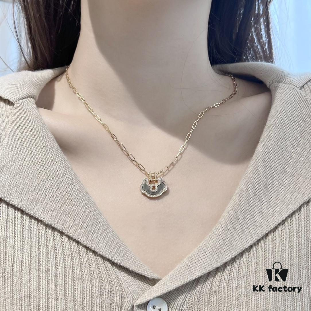 Qeelin Yu Yi Flower Moon Pendant Necklace