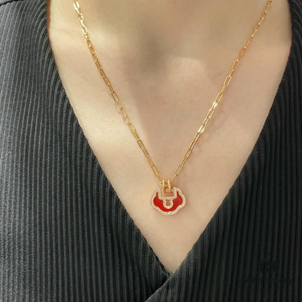 Kylin Large High-End Red Agate Ruyi Lock Necklace, Combining Fashion and Tradition with Hand-Micro-Inlaid Eight-Heart-Eight-Arrow High-Carbon Diamonds