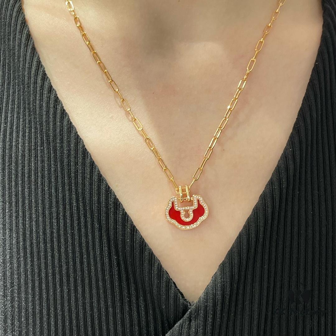 Kylin Large High-End Red Agate Ruyi Lock Necklace, Combining Fashion and Tradition with Hand-Micro-Inlaid Eight-Heart-Eight-Arrow High-Carbon Diamonds