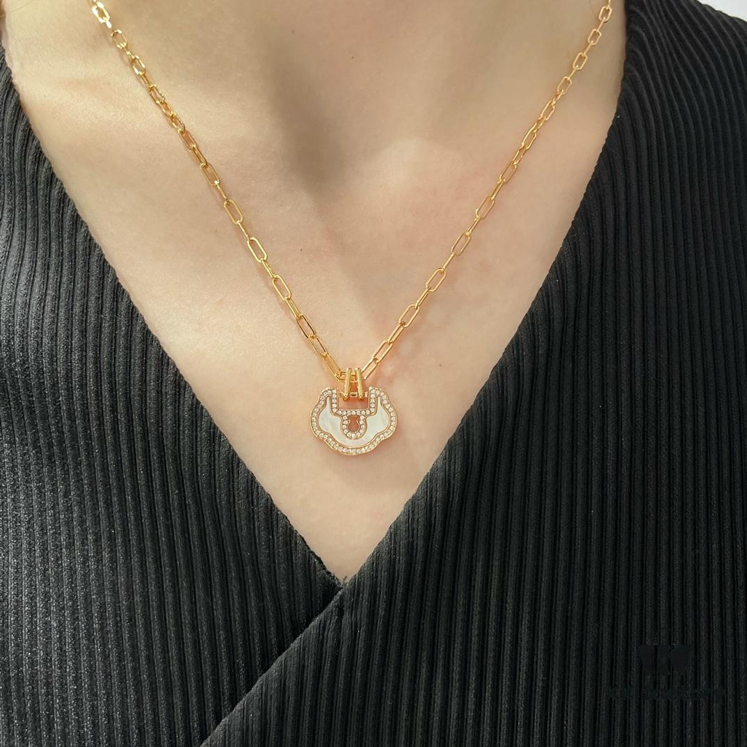 Kirin Large High-End White Mother-of-Pearl Ruyi Lock Necklace ✨ A Perfect Blend of Fashion and Tradition