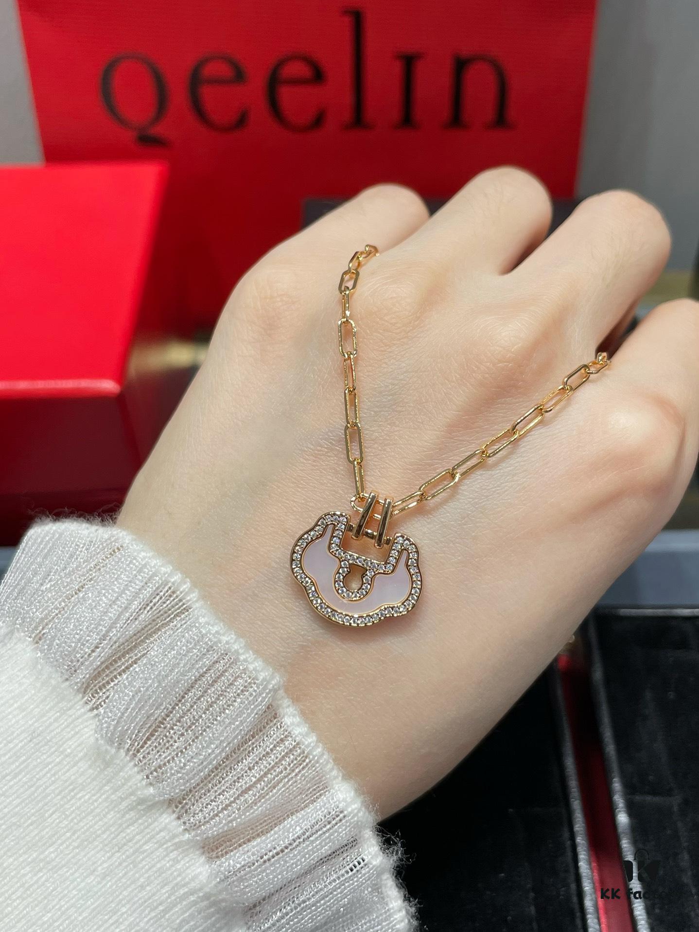 Kirin Large High-End White Mother-of-Pearl Ruyi Lock Necklace ✨ A Perfect Blend of Fashion and Tradition