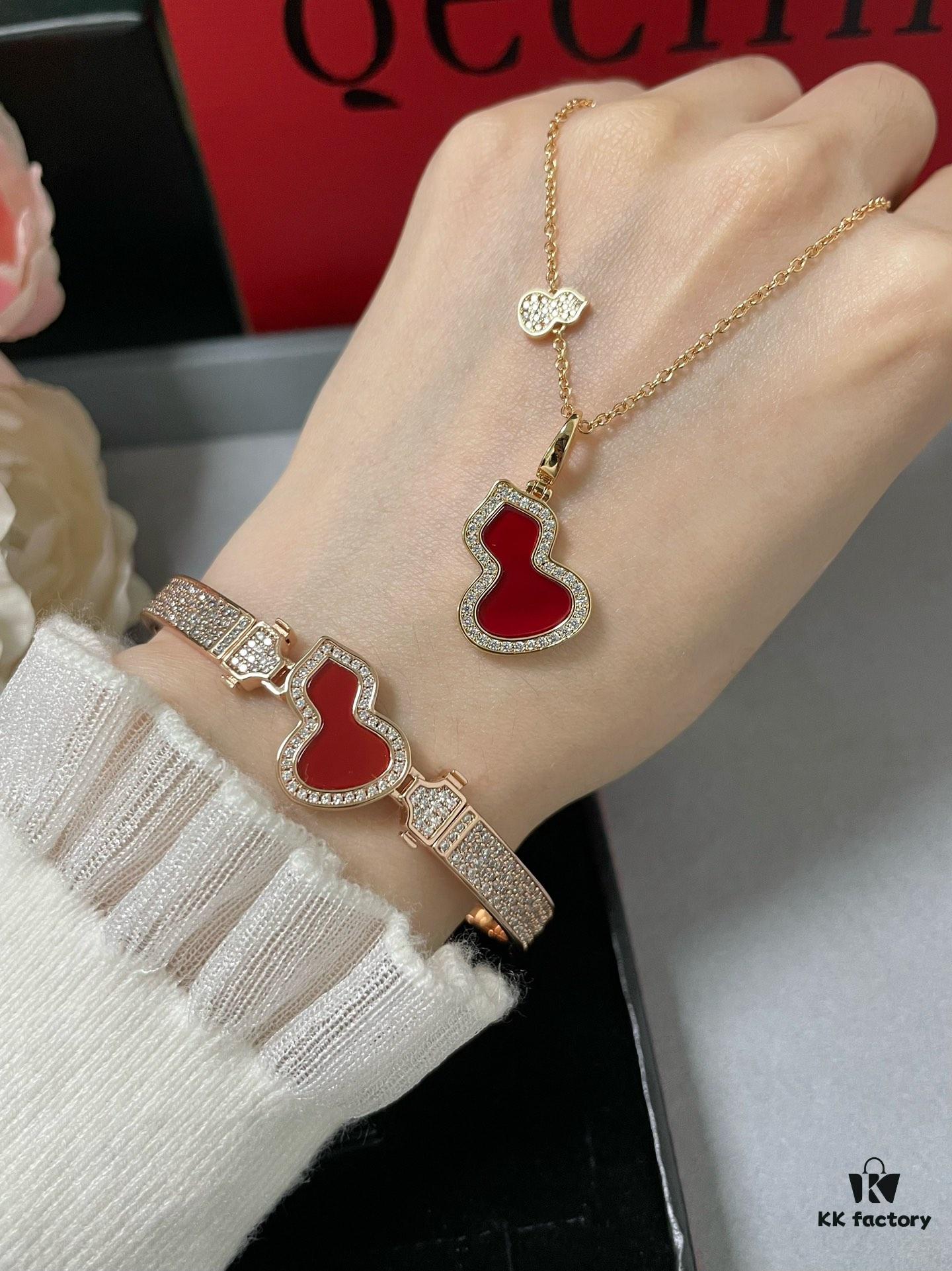 V Gold Qeelin Carved Red Agate Gourd Bracelet 🌹 Adorable Design 😍 Elegant Silhouette with Minimalist Lines 🥰 Sophisticated and Chic 👍👍