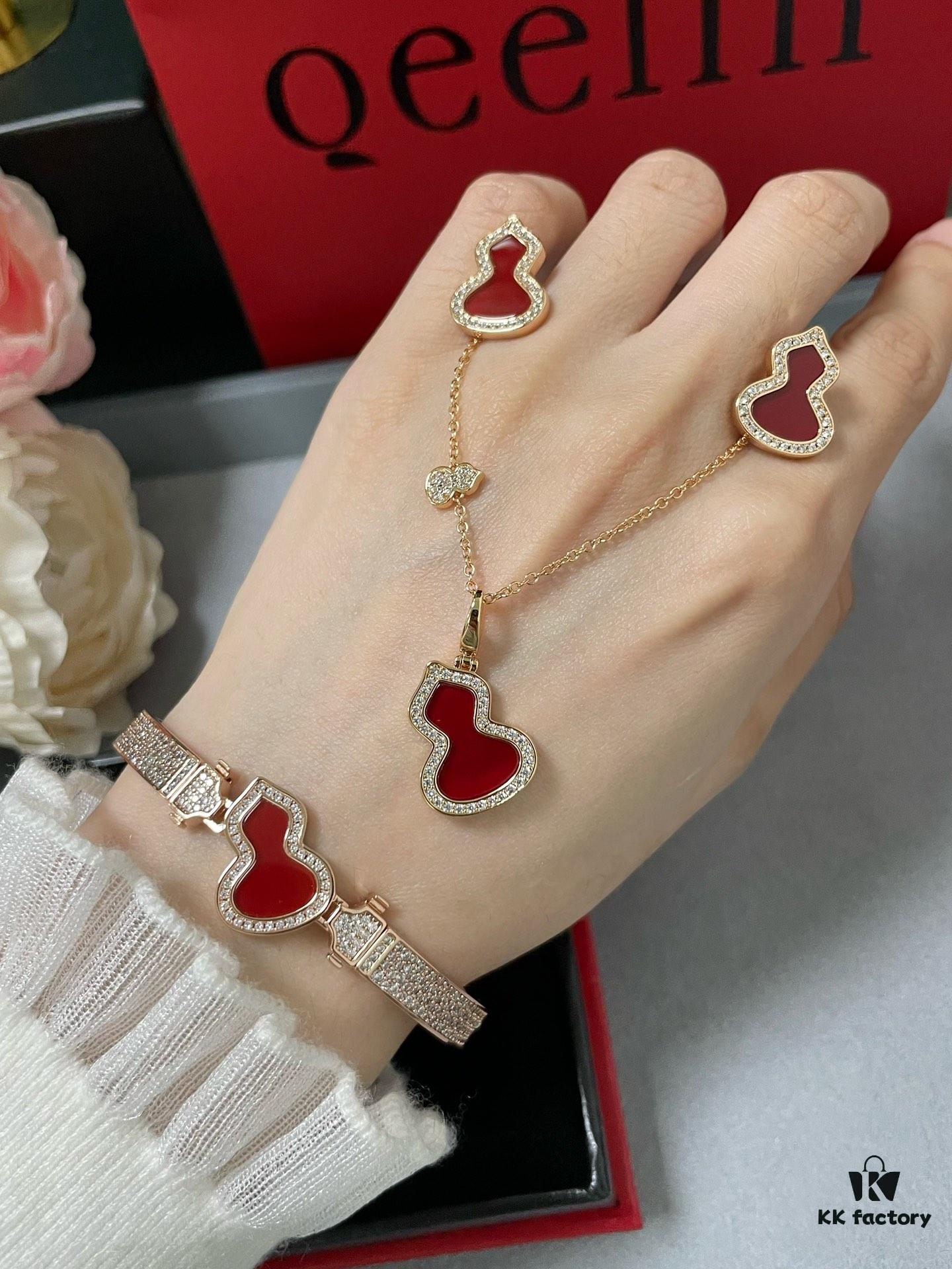 V Gold Qeelin Carved Red Agate Gourd Bracelet 🌹 Adorable Design 😍 Elegant Silhouette with Minimalist Lines 🥰 Sophisticated and Chic 👍👍