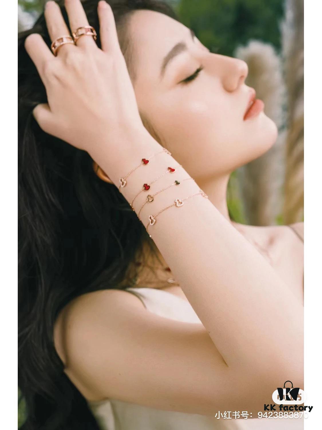 Officially Sold for 13,000 RMB, Diamond-Inlaid Version at 20,500, Bracelet Over 7,000 — Truly Shocked!!