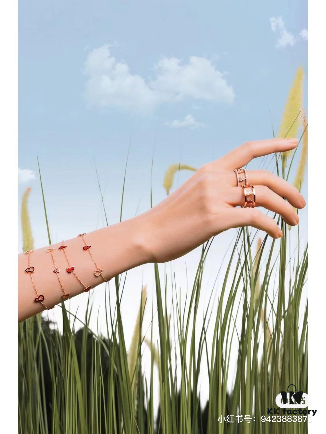 Officially Sold for 13,000 RMB, Diamond-Inlaid Version at 20,500, Bracelet Over 7,000 — Truly Shocked!!