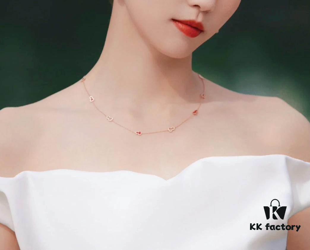 Qeelin Mini 8 Lotus Diamond Necklace 🌹 Adorable Design 😍 Elegant Simplicity with Wulu Silhouette 🥰 Sophisticated and Charming 😊 Qeelin x LibeiKa Exclusive Limited Edition