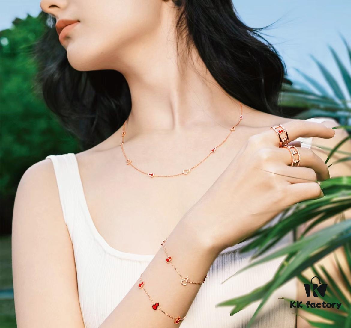 Qeelin Mini 8 Lotus Diamond Necklace 🌹 Adorable Design 😍 Elegant Simplicity with Wulu Silhouette 🥰 Sophisticated and Charming 😊 Qeelin x LibeiKa Exclusive Limited Edition