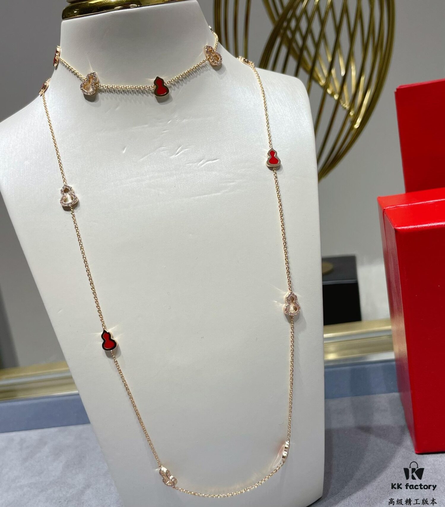 Qeelin Mini 8 Lotus Diamond Necklace 🌹 Adorable Design 😍 Elegant Simplicity with Wulu Silhouette 🥰 Sophisticated and Charming 😊 Qeelin x LibeiKa Exclusive Limited Edition