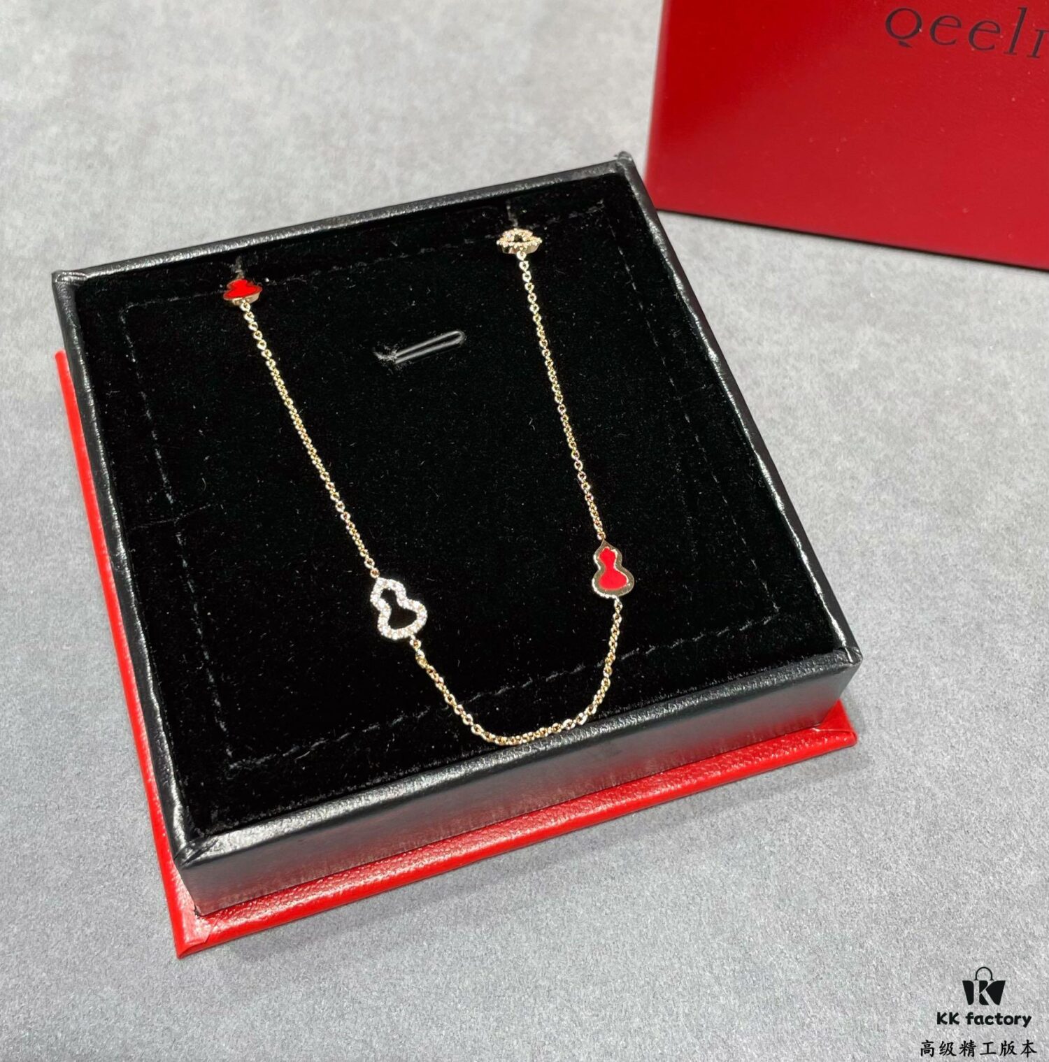 Qeelin Mini 8 Lotus Diamond Necklace 🌹 Adorable Design 😍 Elegant Simplicity with Wulu Silhouette 🥰 Sophisticated and Charming 😊 Qeelin x LibeiKa Exclusive Limited Edition