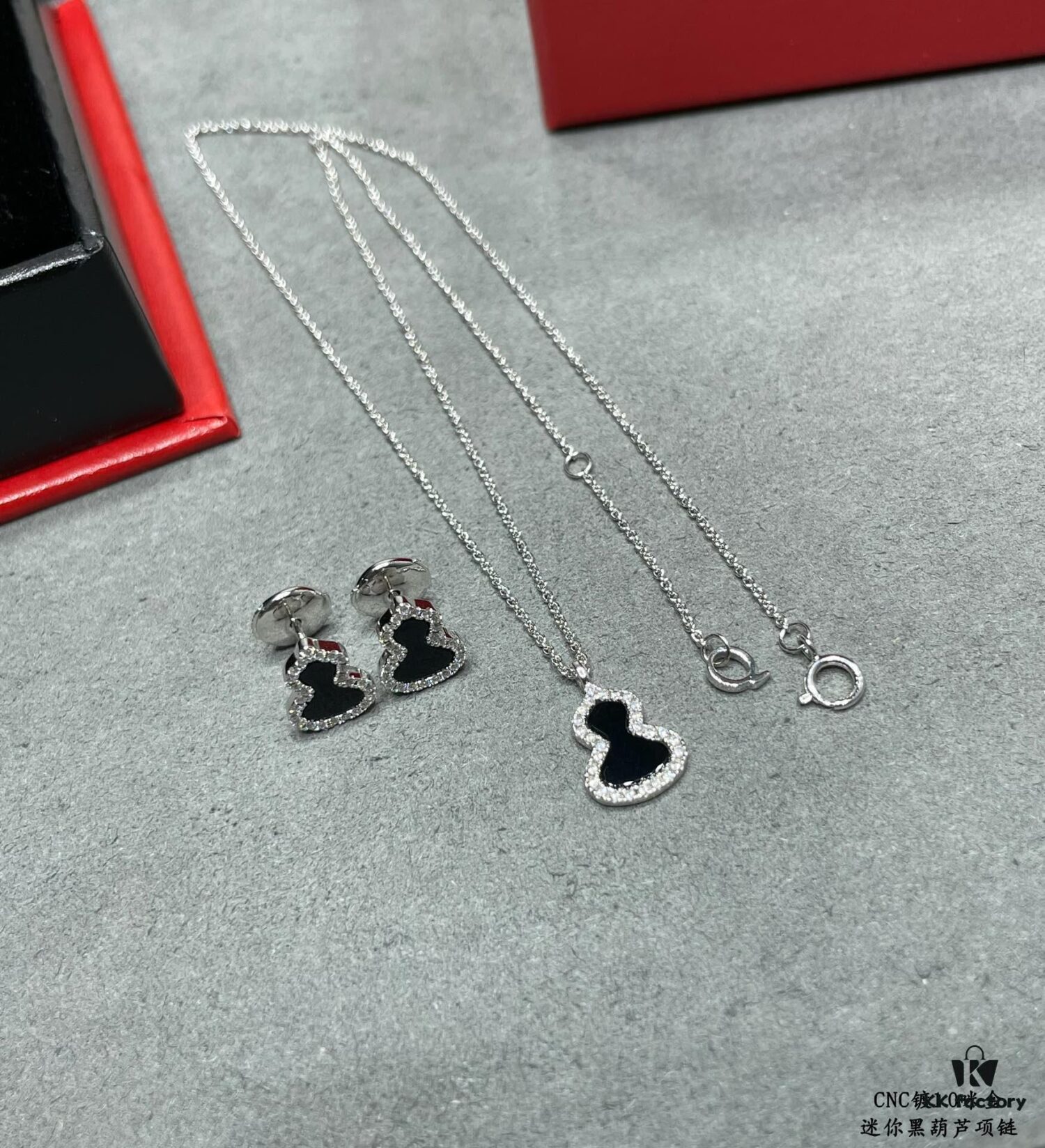 Kirin Mini Black Gourd Necklace, Attracts Wealth and Enhances Luck, Stylish Design, Excellent Look When Worn, Versatile Match, Thick Gold Plating with Premium Real-Gold Appearance