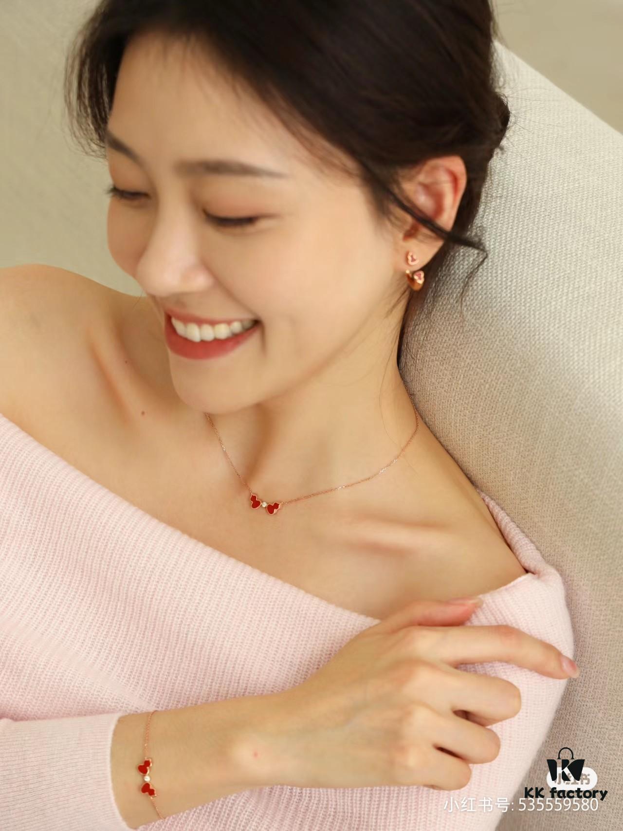 New Arrival Gourd Necklace Pendant Champagne Gold In Stock