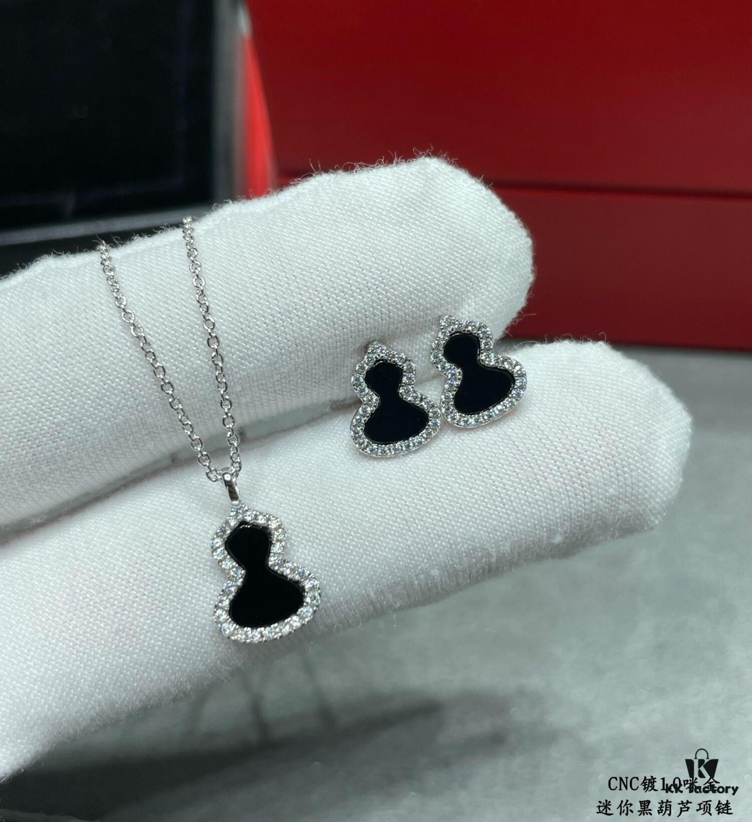 Kirin Mini Black Gourd Necklace, Attracts Wealth and Enhances Luck, Stylish Design, Excellent Look When Worn, Versatile Match, Thick Gold Plating with Premium Real-Gold Appearance