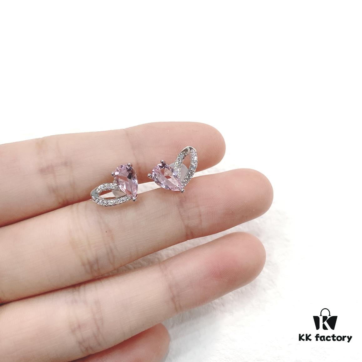 He Fang Creamy Sweetheart Stud Earrings