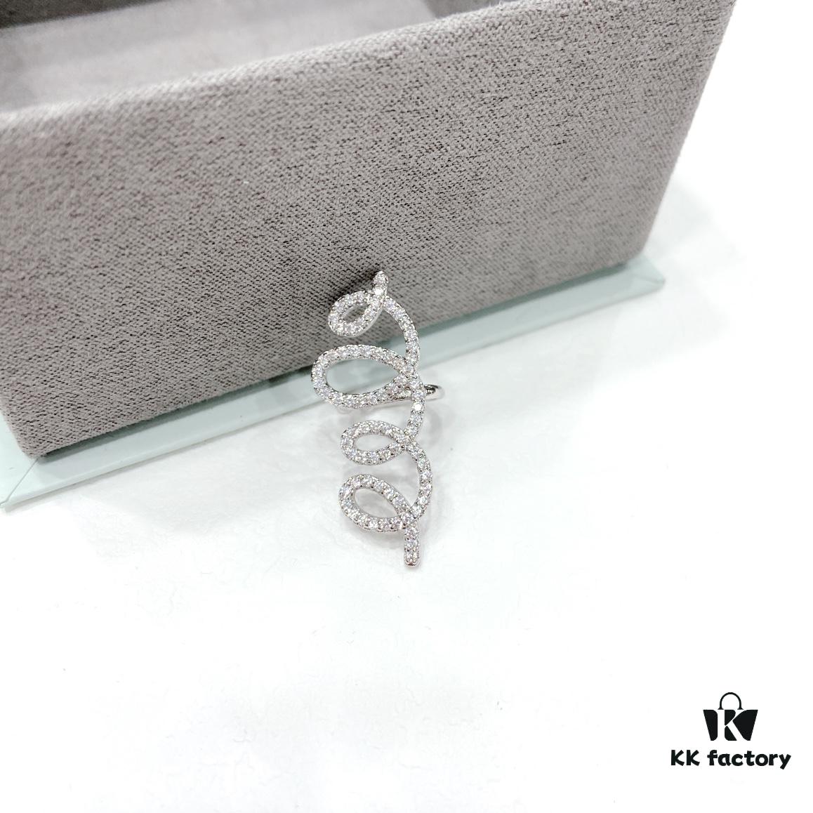 [Same Style as Zhou Yutong] Hefang Cream Spiral Stud Clip-on Earrings, Ear Cuff for Non-Pierced Ears, Women's Gift for Qixi Festival