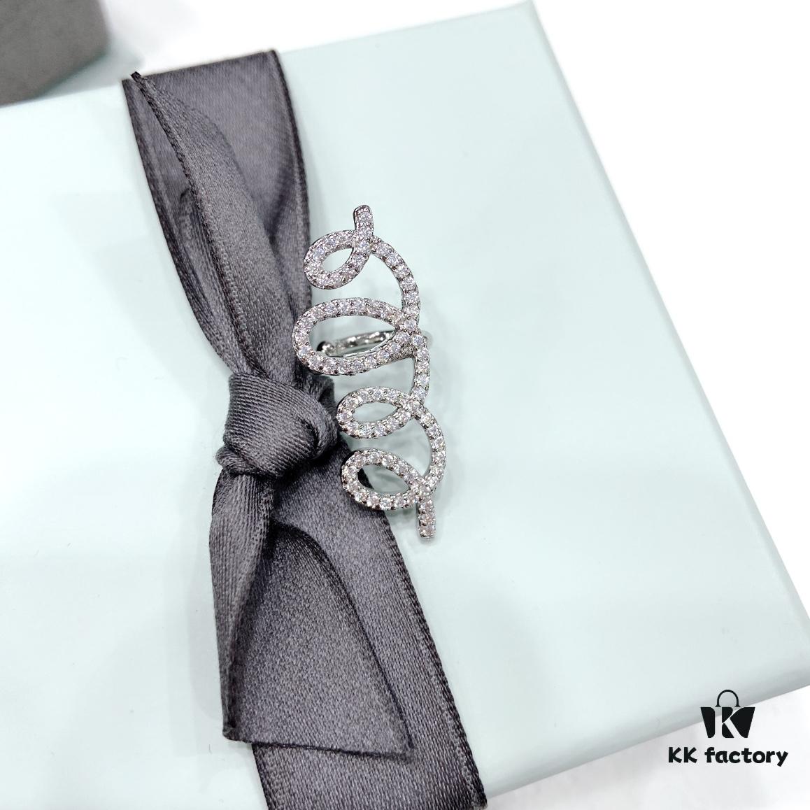 [Same Style as Zhou Yutong] Hefang Cream Spiral Stud Clip-on Earrings, Ear Cuff for Non-Pierced Ears, Women's Gift for Qixi Festival