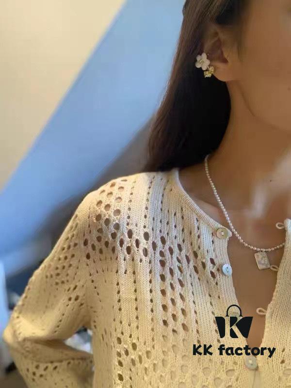 Qixi Gift 🎁 Hefang Ear Cuff, Cream-Colored Little Flower Clip-On Earrings, No Piercing Required, Sold Individually, Left and Right Ear Differentiated