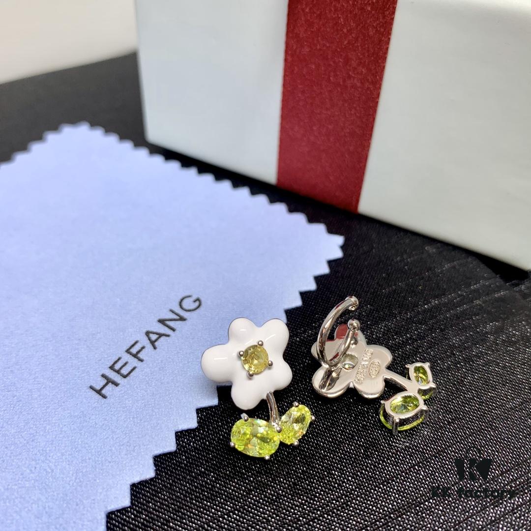 Qixi Gift 🎁 Hefang Ear Cuff, Cream-Colored Little Flower Clip-On Earrings, No Piercing Required, Sold Individually, Left and Right Ear Differentiated