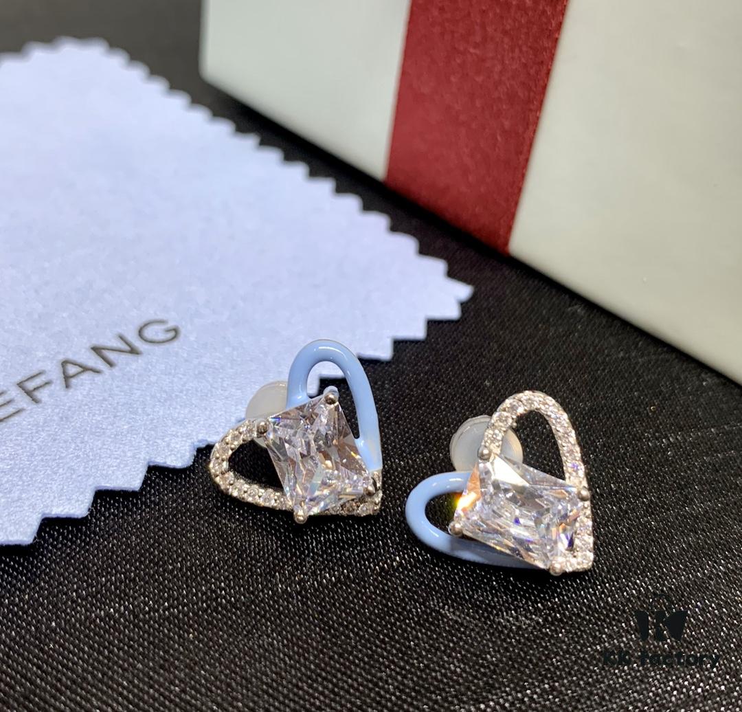 Qixi Gift 🎁 HEFANG Barbie Sweet Heart Earrings, Crystal Clear Design