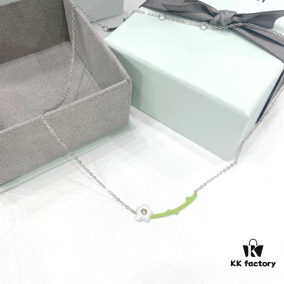 [Same as Zhou Yutong] HEFANG Creamy Little Flower Necklace, Ins-style Unique Collar Chain, Gift for Qixi Festival